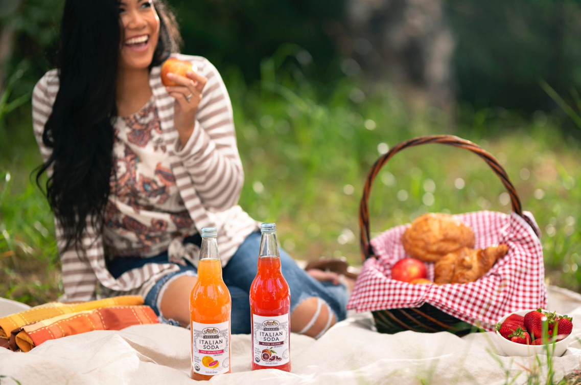mike wepplo lifestyle photography picnic lunch drinks outdoors