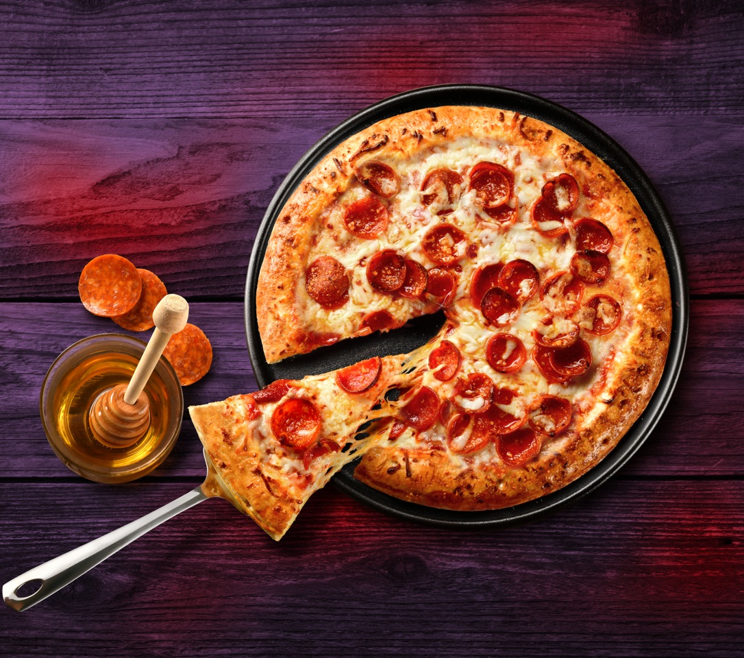 mike wepplo photoreal photography whole pepperoni pizza