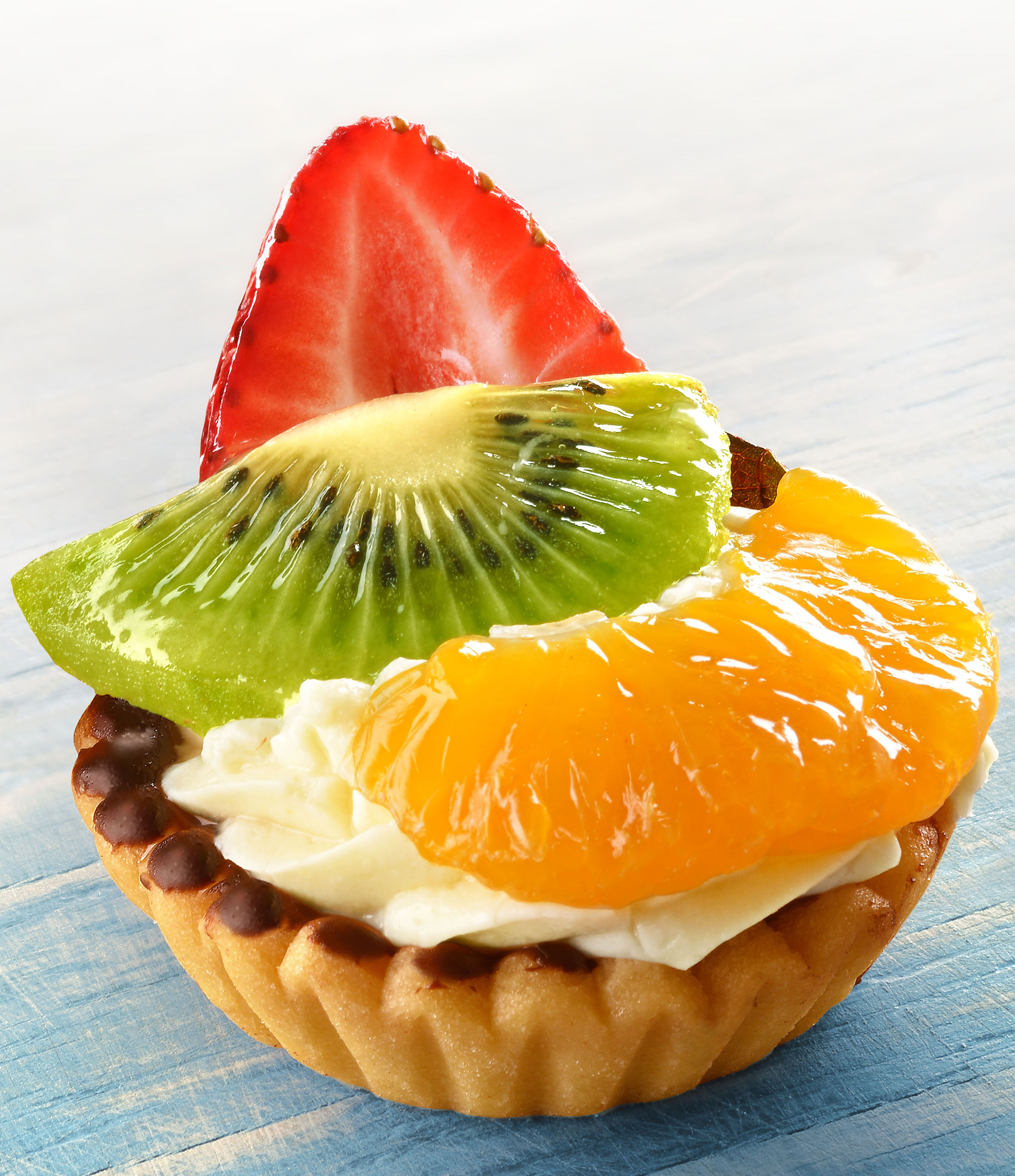 mike wepplo natural photography strawberry kiwi and mandarin tart
